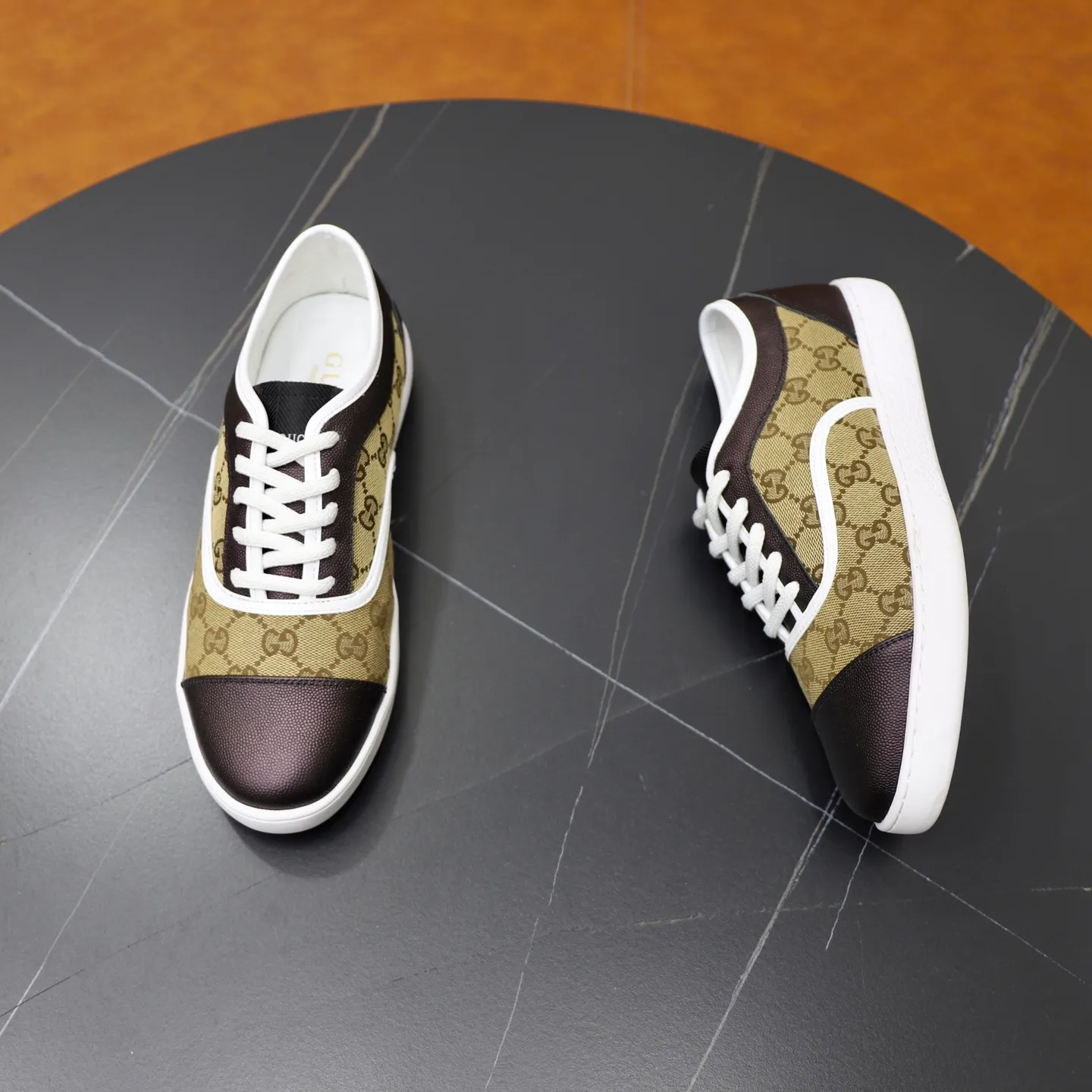Men's shoes: 400💰🙅‍♂️🙅‍♂️🙅‍♂️ Brand: GUCCI Standard code: 38-44 Grade: Same as the official website Material: Original leather splicing Comfortable sheepskin lining Lightweight wear-resistant outsole Style category: Men's fashionable casual shoes Running sneakers Distinguished luxury brand elements Top luxury Color: Actual picture color